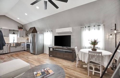 Willis Cabin | Country cabin with rustic charm and modern comforts