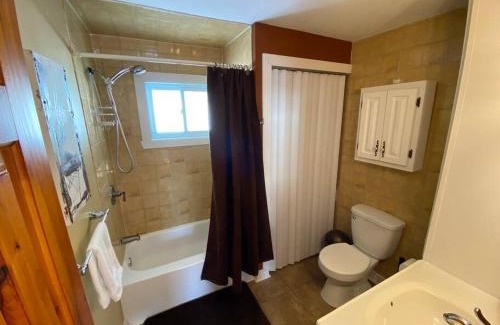 Chertsey Ski Chalet | Country Chalet with Lakefront