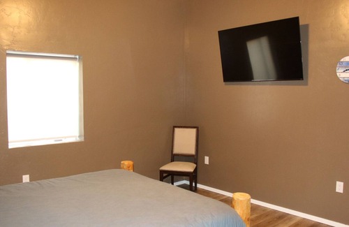 Caldwell Apartment | Country Charm with freeway access