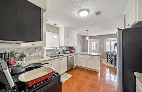 Greater Fondren Southwest House | Country-Chic Inspired Home - Mins from Everything!