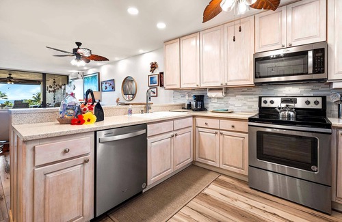 Historic Kailua Village Condo | Country Club Villas#115