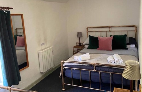 Corris Cottage | Country Cottage by the River