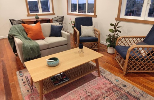 Muriwai Cottage | Country Cottage Near the Sea
