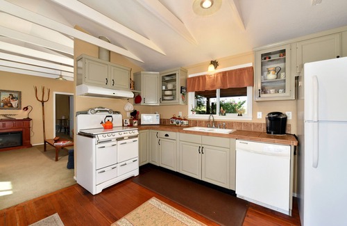 Cloverdale Cottage | Country Cottage on a beautiful Winecountry Vineyard