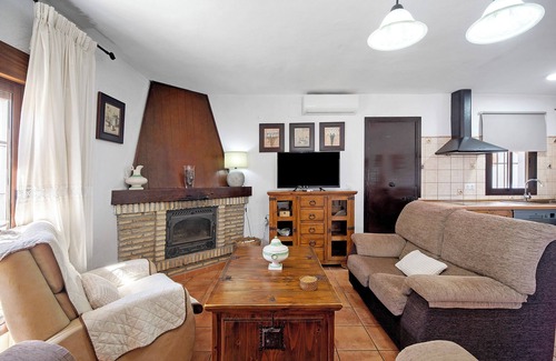 Chiclana de la Frontera Villa | Country House 'El Sotillo' with Private Pool, Wi-Fi and Air Conditioning