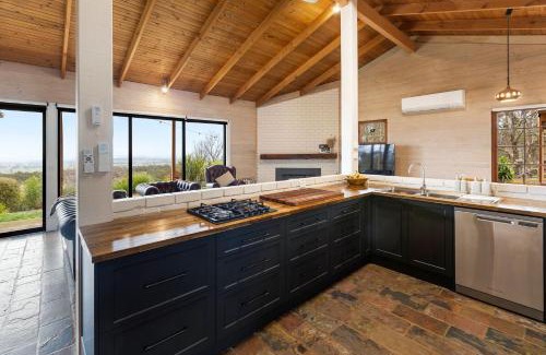 Bridge Creek House | Country Escape - 3BR Home with Panoramic Views