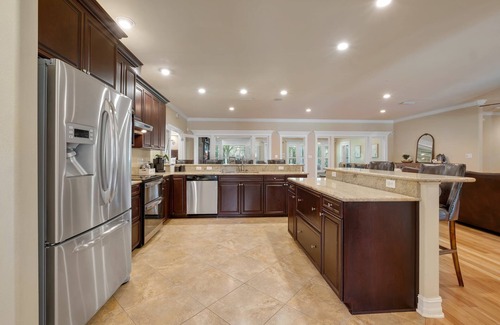 Havana House | Country Estate on private 6 acres. 5bed/6bath w/Movie Room and Pool Table