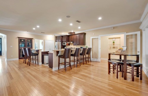 Havana House | Country Estate on private 6 acres. 5bed/6bath w/Movie Room and Pool Table