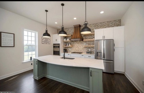 Fredericksburg House | Country Farm House on 5 Acres w/Lake Views: Peace- Off the Beaten Path
