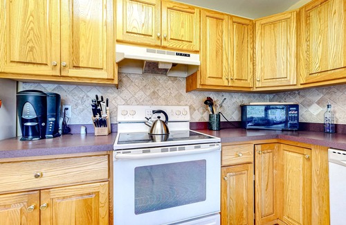 Wardsboro House | Country home with gorgeous property, porch & unobstructed mountain view