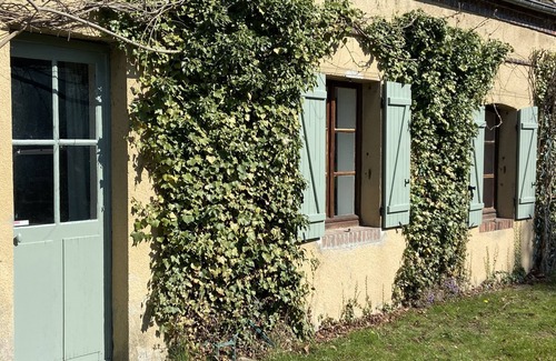 Mezieres-en-Drouais House | Country house 1 hour from Paris - secure swimming pool and tennis court