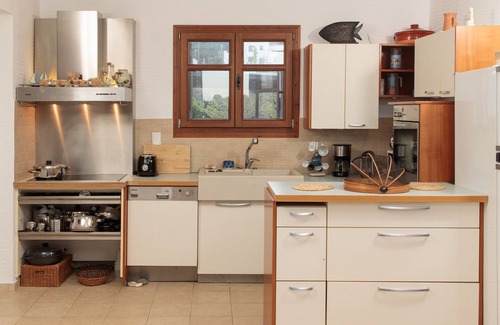 Naxos Villa | Country House 'Apiliotis Sunrise Beach Villa' with Sea View, Wi-Fi and Air Conditioning