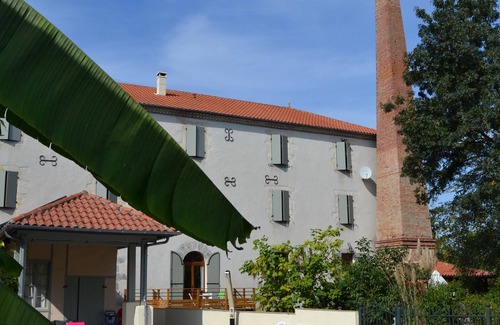 Feugarolles House | Country house by a stream