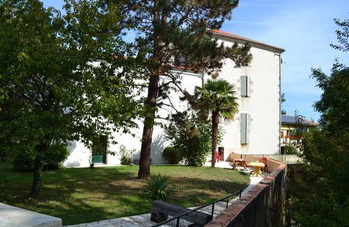 Feugarolles House | Country house by a stream