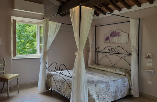Pontito Other | Country House/Farm House in Sorana with 2 bedrooms sleeps 6