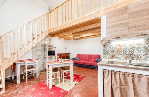 Merine House | Country House 'Flavienne' with Shared Terrace, Wi-Fi and Air Conditioning