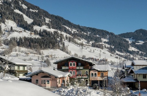 Goldegg House | Country House in Weng near Ski Lift