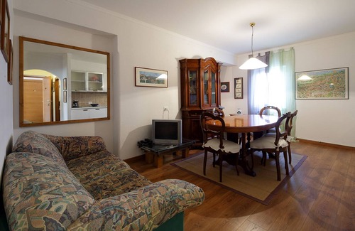 Conegliano Apartment | Country house in the Prosecco hills, 4 apartments