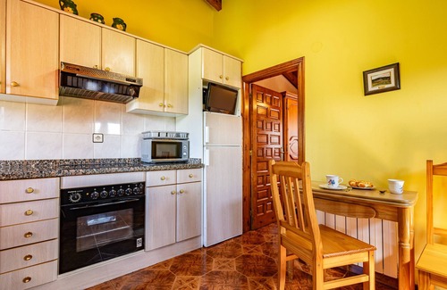 Llenin House | Country House 'La Casita De Heidi' with Mountain View, Private Terrace and Wi-Fi