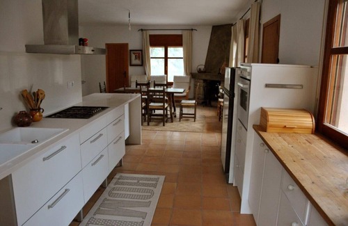 Beceite Ski Chalet | Country house with panoramic terrace over the lake in the mountains of Aragon