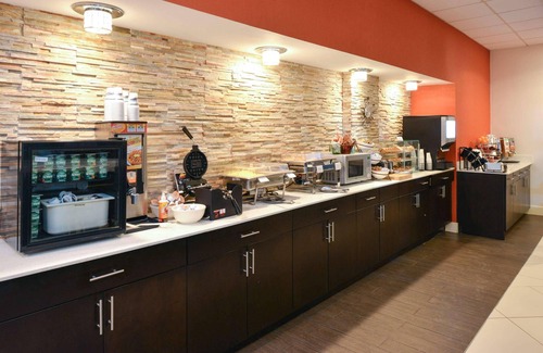 Larkwood Hotel | Country Inn & Suites by Radisson, Nashville Airport, TN
