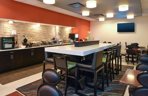 Larkwood Hotel | Country Inn & Suites by Radisson, Nashville Airport, TN