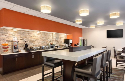 Larkwood Hotel | Country Inn & Suites by Radisson, Nashville Airport, TN