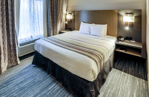 Larkwood Hotel | Country Inn & Suites by Radisson, Nashville Airport, TN