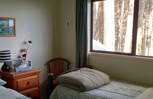 Glorit Cabin | Country Lodge with stunning views.A quiet retreat to get away from it all.
