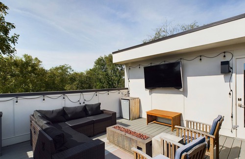 Nashville Cottage | Country Lyric - Mins to Downtown - Rooftop Deck