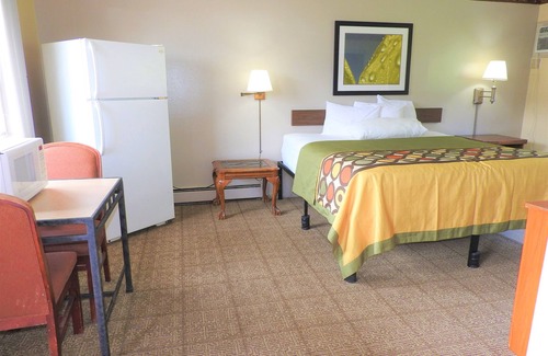 South Lyon Hotel | Country Meadow inn