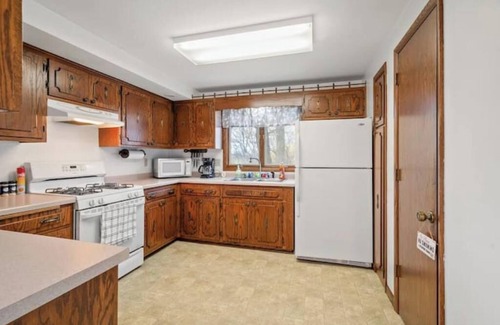 Ledgeview House | Country Ranch - Quick Access Hwy 43