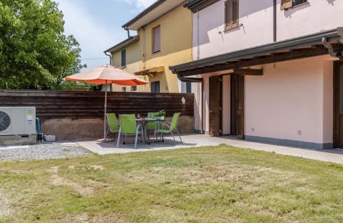 Cascina Apartment | Countryside Apt with Swimming Pool and Parking