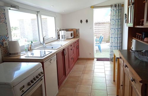 Vaire Cottage | Countryside Retreat with Private Pond and Terrace