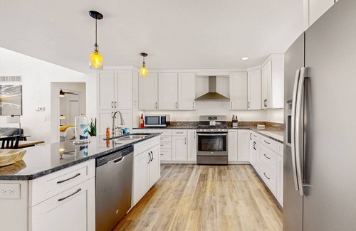 Oxford House | Countryside retreat with modern amenities, game room, & beautiful view