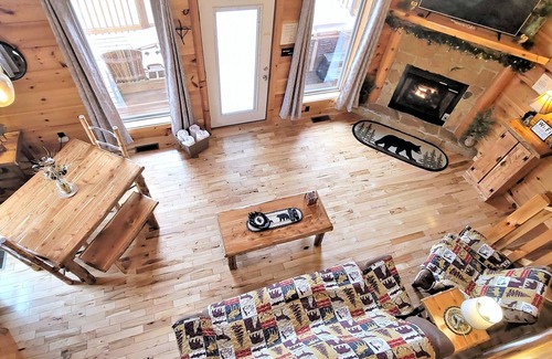 Gatlinburg - Pigeon Forge Cabin | Couple's Dream Cabin ~ Mountain Views, LED Hot Tub, WiFi, Grill, Picnic Pavilion