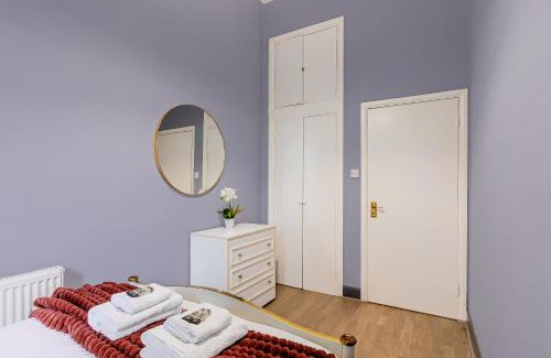 Addison Apartment | Couple's getaway 1BDR apt near Holland Park