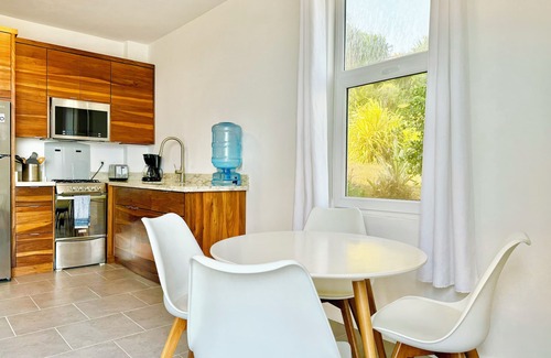 Lighthouse Estates Apartment | Couple Suite @Larimar, West Bay