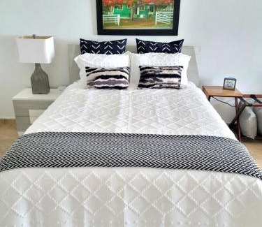 Cabezas Apartment | Couples Oceanview Getaway