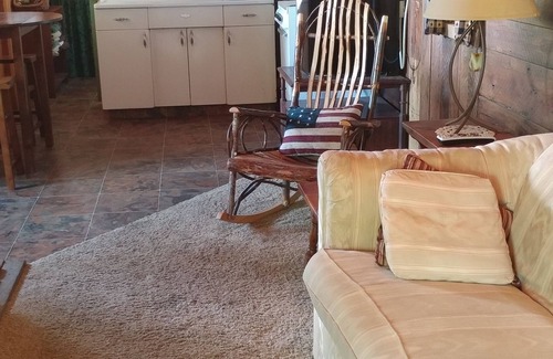 Shell Knob Cabin | Couples Only Cabin at the Green Cocoon on Table Rock Lake