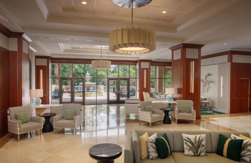 St. Petersburg - Clearwater Hotel | Couples Retreat | Modern Amenities & Waterfront Views