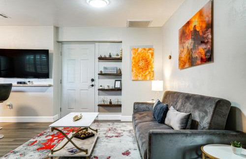 El Paso Apartment | Couples Retreat with Grill Near El Paso Zoo!