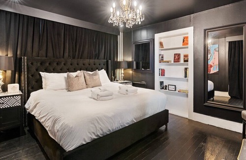 Hough Apartment | Couples Retreat With Jacuzzi Tub