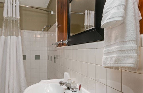 Market District Hotel | Courtesy Inn Eugene Downtown