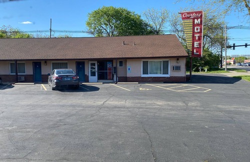 Urbana Hotel | Courtesy Motel