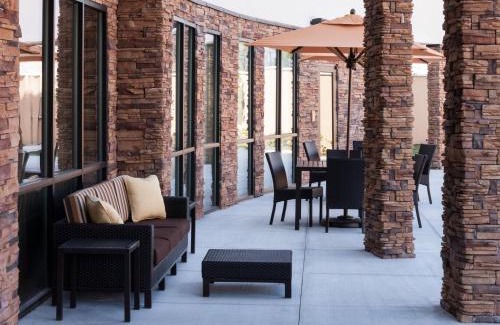 Conroe Hotel | Courtyard by Marriott Houston North/Shenandoah