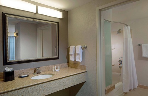 Dania Beach Hotel | Courtyard by Marriott Fort Lauderdale Airport & Cruise Port