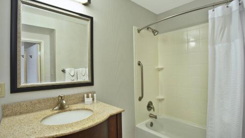 Gulfport Hotel | Courtyard by Marriott Gulfport Beachfront