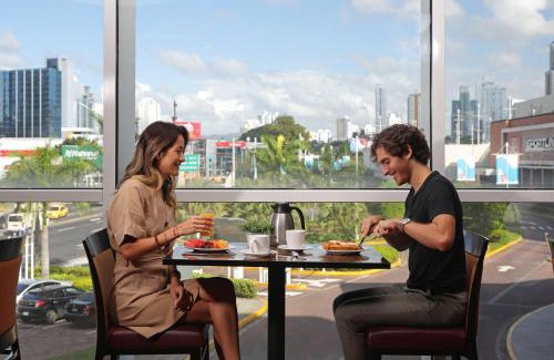 Panama City Hotel | Courtyard by Marriott Panama Multiplaza Mall