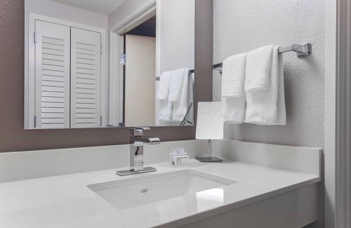 Tampa Hotel | Courtyard by Marriott Tampa Brandon